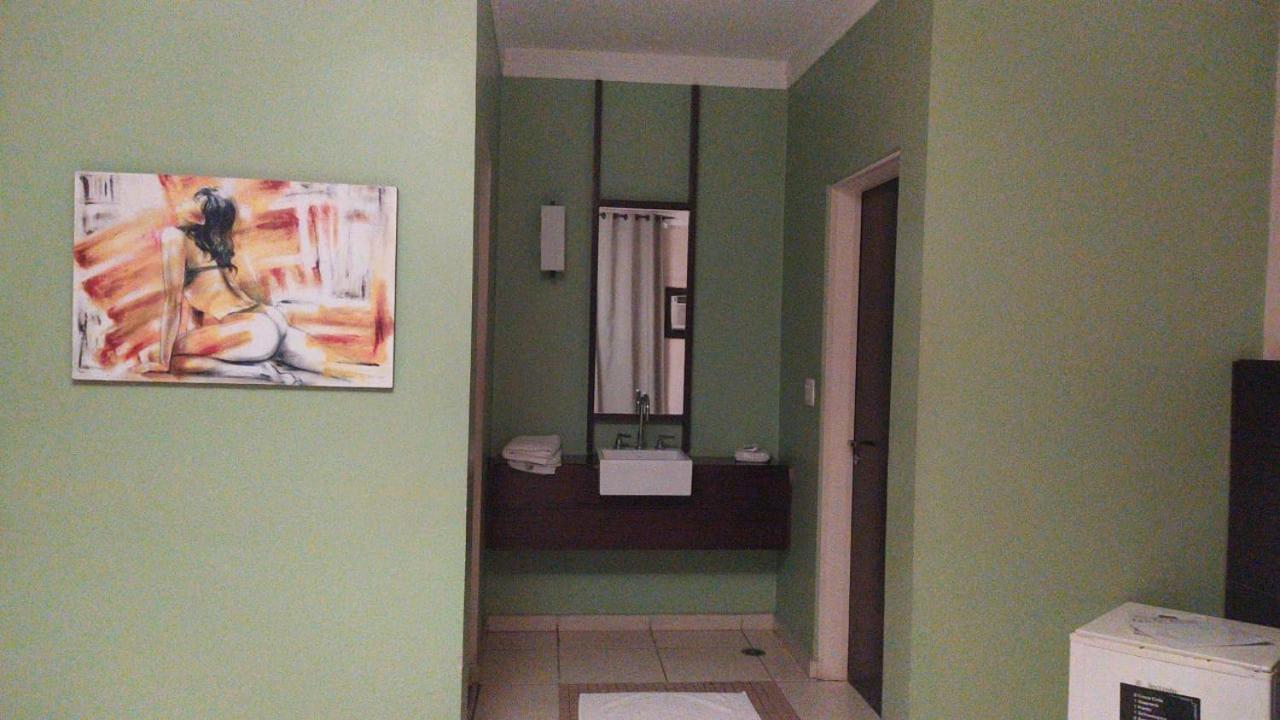 Movie Inn Motel E Hospedagem (Adults Only) Рибейран-Прету Экстерьер фото