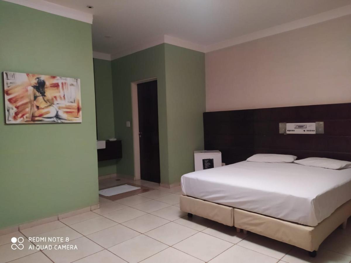 Movie Inn Motel E Hospedagem (Adults Only) Рибейран-Прету Экстерьер фото