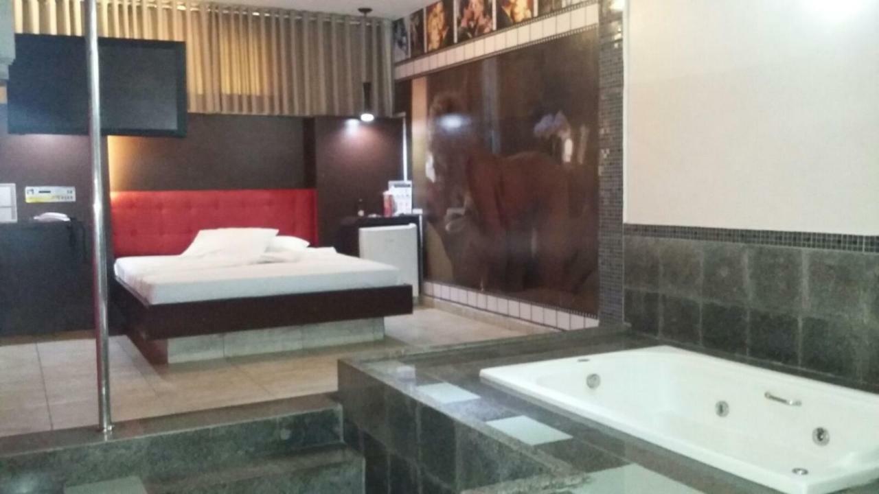 Movie Inn Motel E Hospedagem (Adults Only) Рибейран-Прету Экстерьер фото